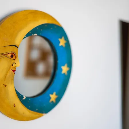 Violet Red Yellow 코츌라