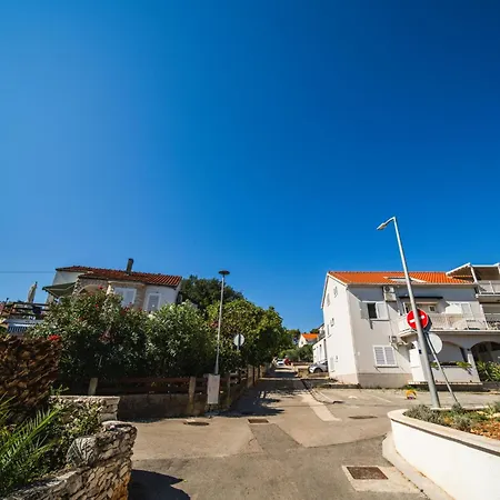 Violet Red Yellow 아파트 *