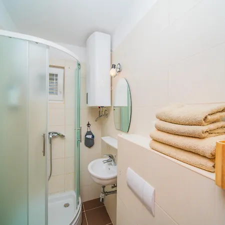 Violet Red Yellow 아파트 *