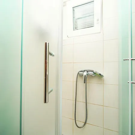 아파트 Violet Red Yellow