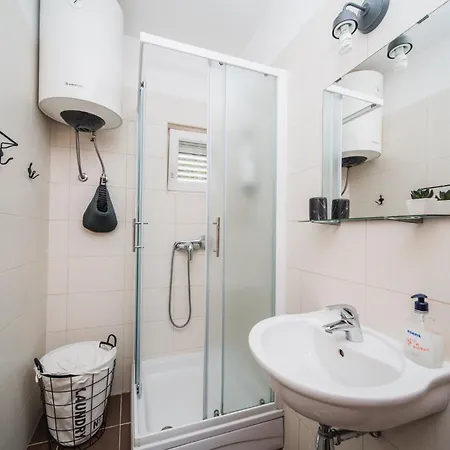 Violet Red Yellow 코츌라