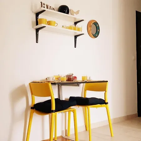 아파트 Violet Red Yellow 코츌라