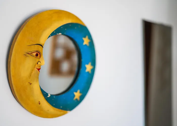 Violet Red Yellow Korčula