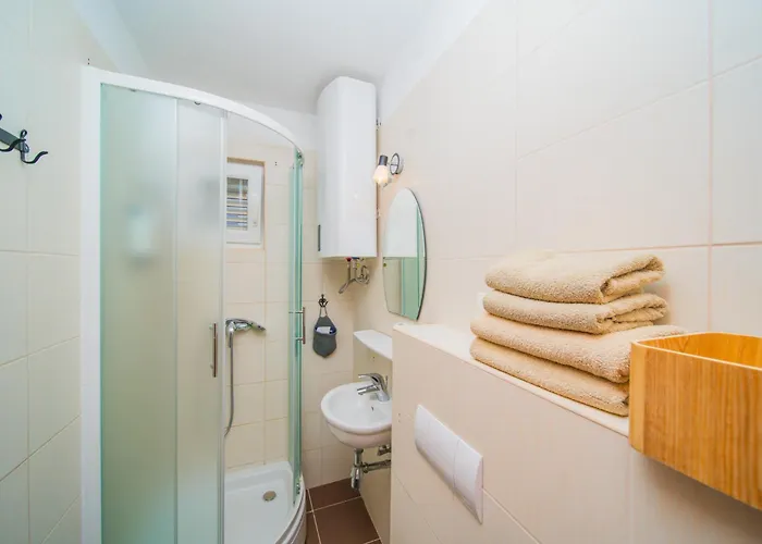 Violet Red Yellow Apartment *