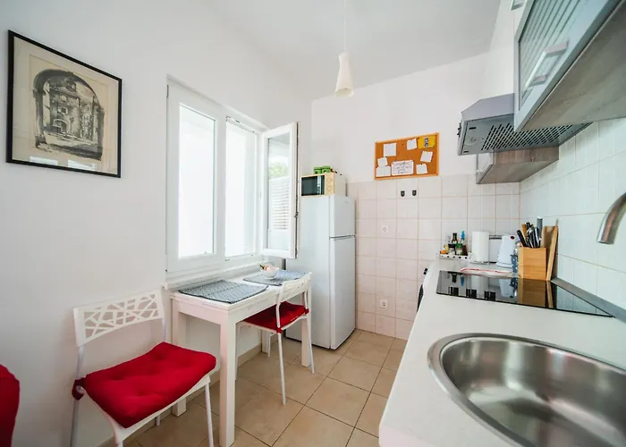 Violet Red Yellow Apartment *