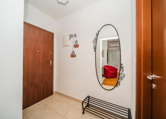 Violet Red Yellow Apartment *