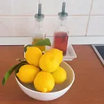 شقة Violet Red Yellow *