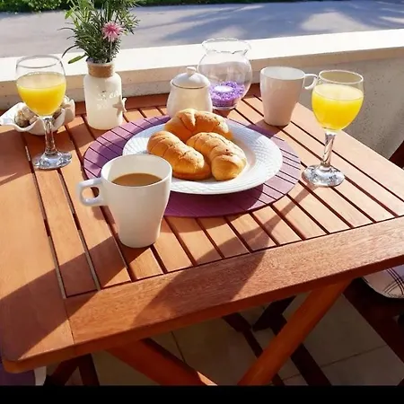 Violet Red Yellow * Korčula