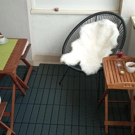 Apartman Violet Red Yellow *