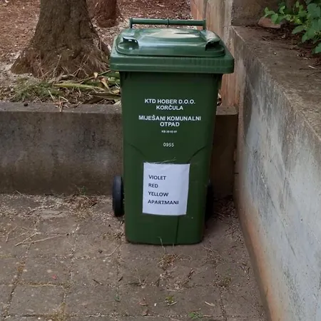 Violet Red Yellow Korčula