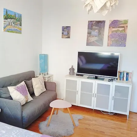 Violet Red Yellow * Korčula