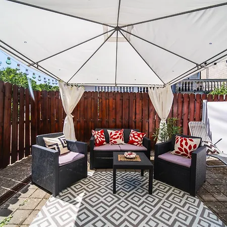 Apartman Violet Red Yellow