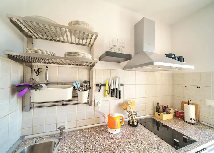 Violet Red Yellow Apartamento