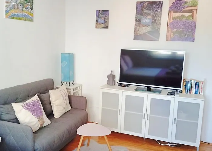 Violet Red Yellow * Korčula