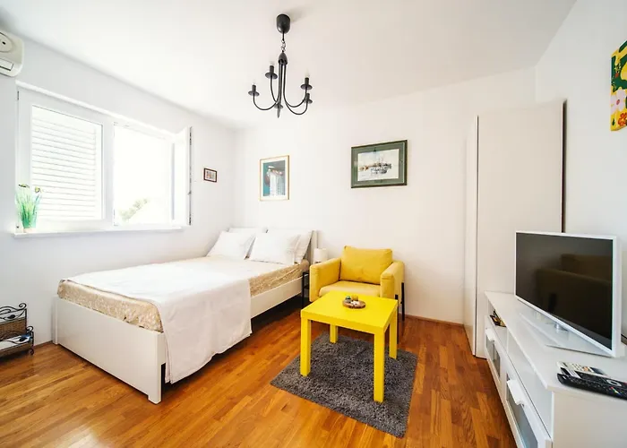 Apartamento Violet Red Yellow