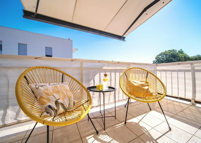 Violet Red Yellow * Korčula