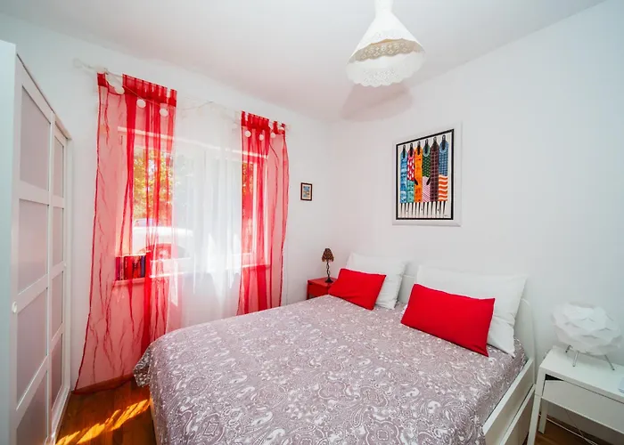 Apartamento Violet Red Yellow