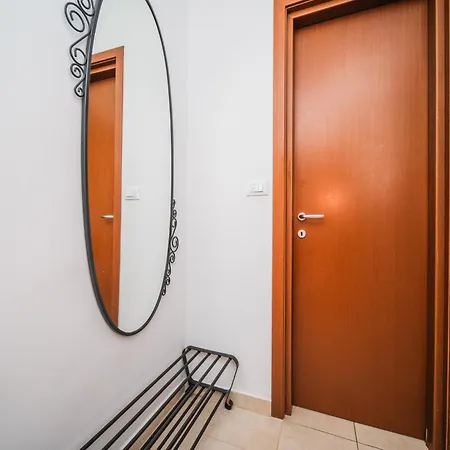 Violet Red Yellow Apartamento Korčula